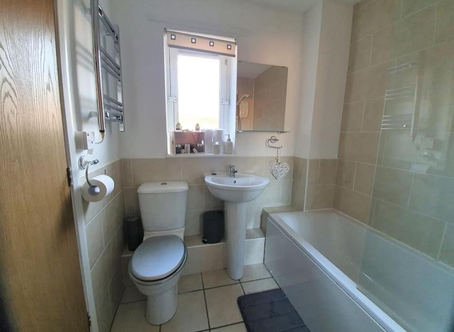 Modern One Bedroom Apt - City Centre & Freeparking Glasgow Luaran gambar