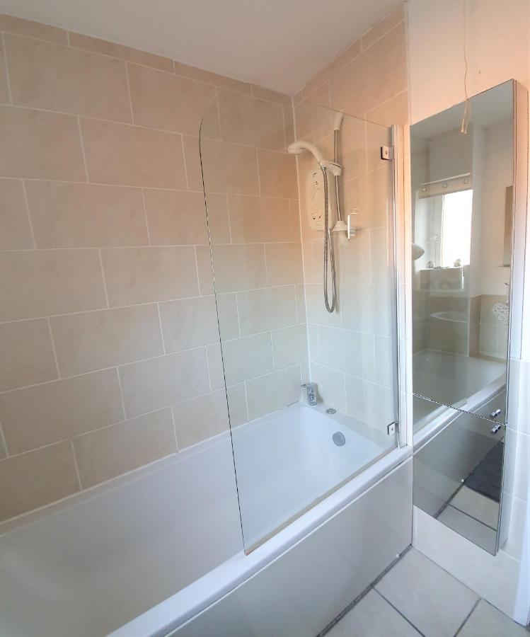 Modern One Bedroom Apt - City Centre & Freeparking Glasgow Luaran gambar