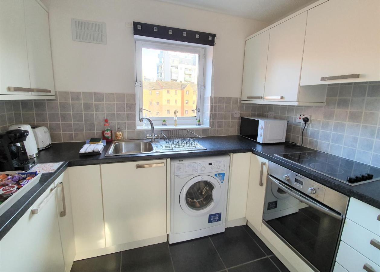 Modern One Bedroom Apt - City Centre & Freeparking Glasgow Luaran gambar